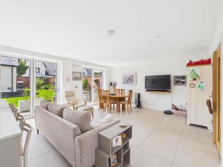 Dining/Snug Area
