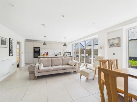 Living Kitchen/Dining Room/Snug