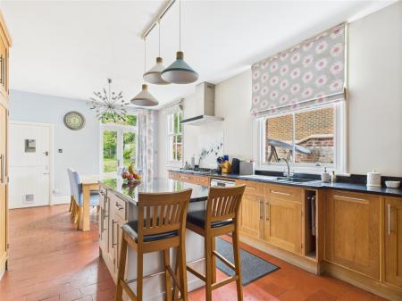 Living Kitchen/Dining Room
