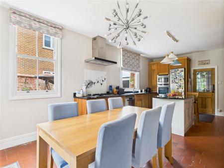 Living Kitchen/Dining Room