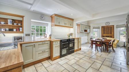 Living Kitchen/Dining Room