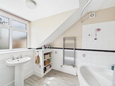 En-Suite Bathroom