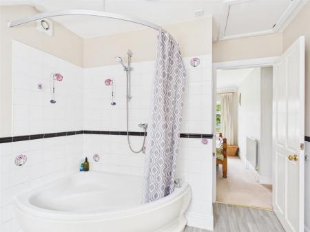 En-Suite Bathroom