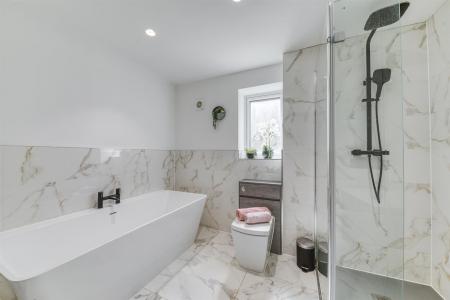 En-Suite Bathroom