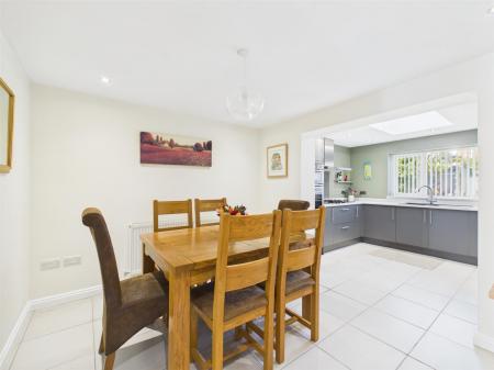 Living Kitchen/Dining Room