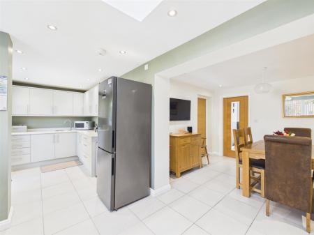 Living Kitchen/Dining Room