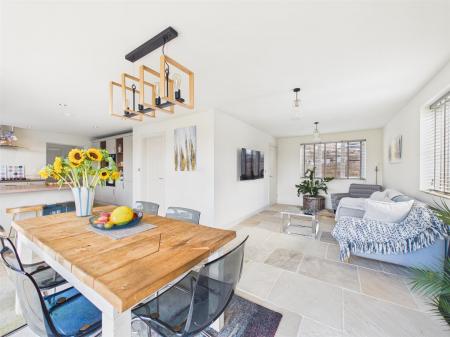 Living Room/Dining Area/Kitchen