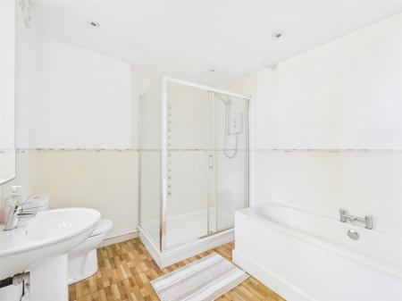 En-Suite Bathroom