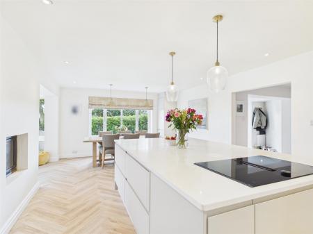 Living Kitchen/Dining Room