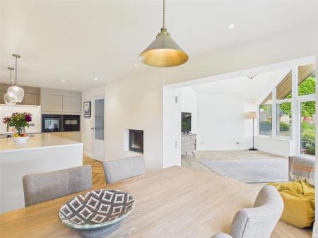 Living Kitchen/Dining Room
