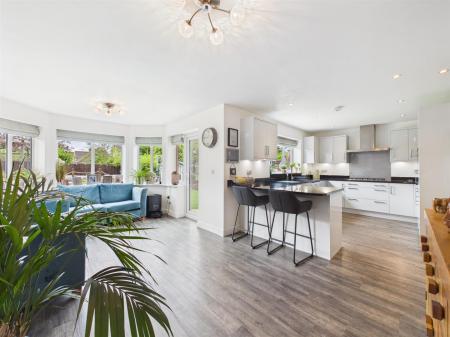 Stunning Open Plan L-Shaped Living Kitchen