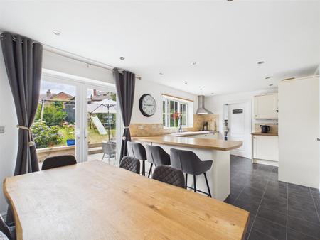 Living Kitchen/Dining Room