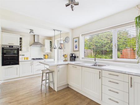 Living Kitchen/Dining Room