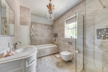 En-Suite Bathroom