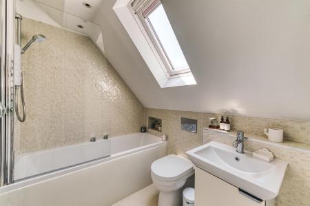 En-Suite Bathroom