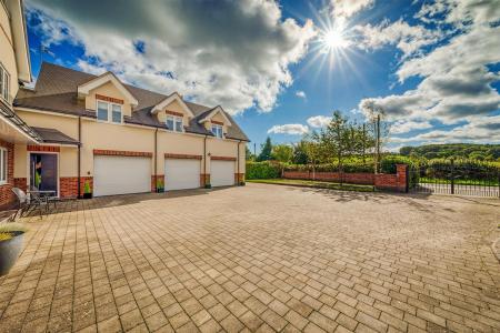 Independent Entry to Annexe