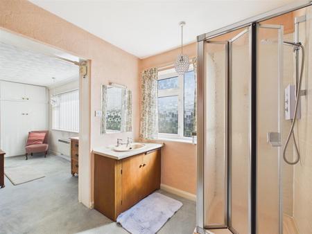 Shower Room/En-Suite