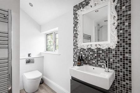 En-Suite Bathroom