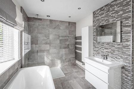 Superbly Appointed En-Suite Bathroom