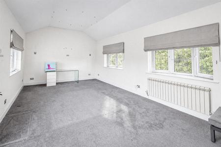 Sitting Room/Spacious Study