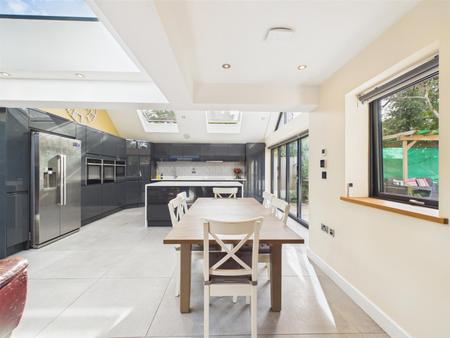 Living Kitchen/Dining Room