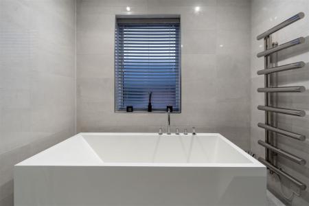 Superbly Appointed Principle Bathroom