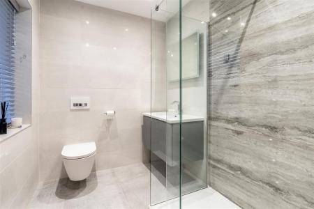 Superb En-Suite Shower Room