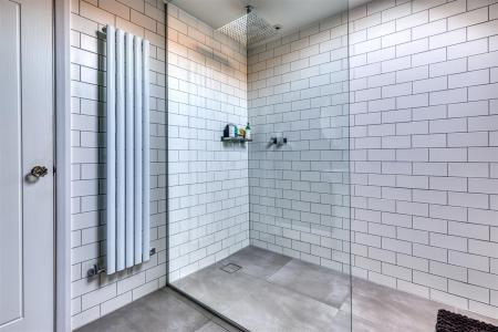 Superbly Appointed Shower Room