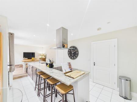 Lower Level High Specification Fitted Kitchen