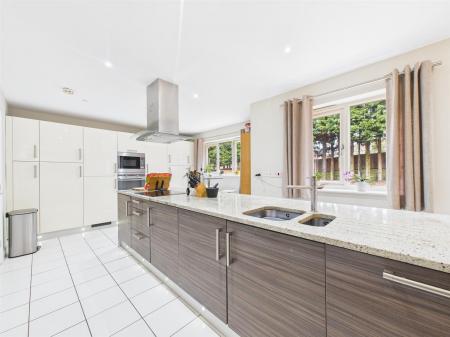 Fabulous Open Plan Living Kitchen