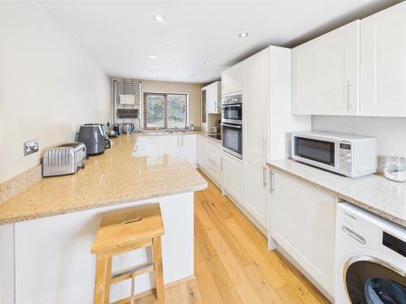 Quality Fitted Breakfast Kitchen