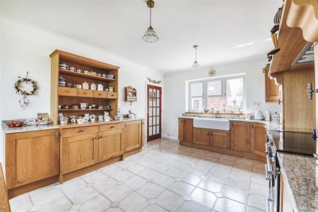 Beautiful Bespoke Fitted Kitchen