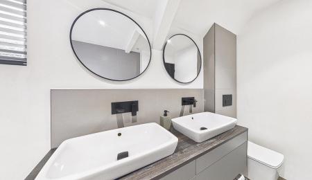 Superbly Appointed Principle Bathroom