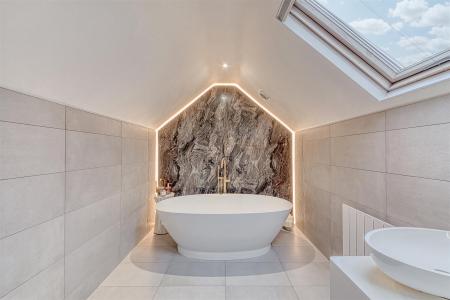 Stunning En-Suite Bathroom