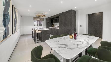 High Specification Fitted Kitchen