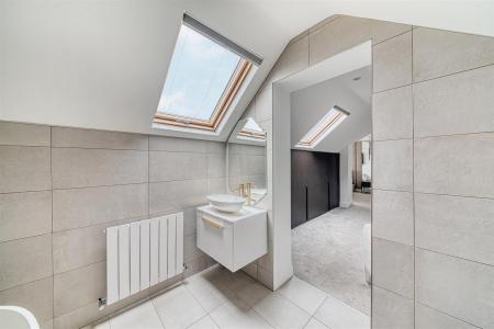 Stunning En-Suite Bathroom
