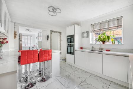 Superbly Appointed Breakfast Kitchen