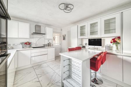 Superbly Appointed Breakfast Kitchen