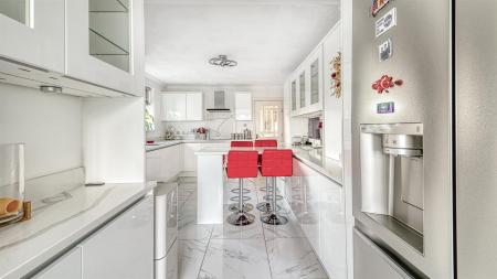 Superbly Appointed Breakfast Kitchen