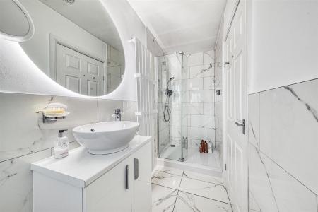 Superbly Appointed Shower Room