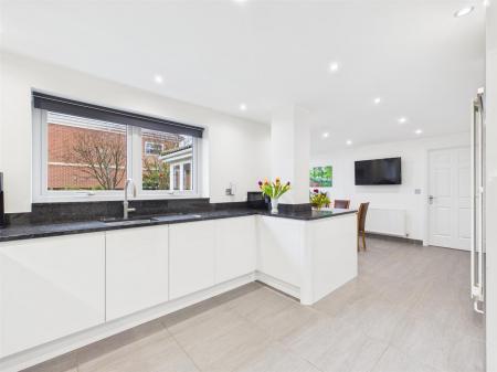 Living Kitchen/Dining Room