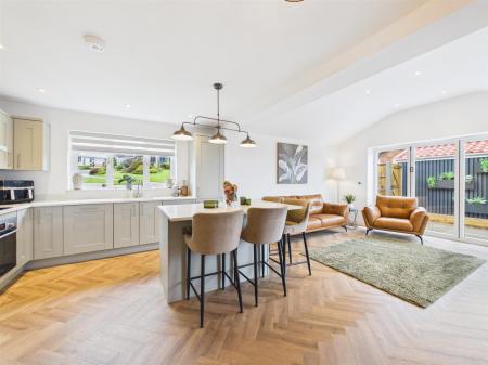 Open Plan Living/Dining Kitchen