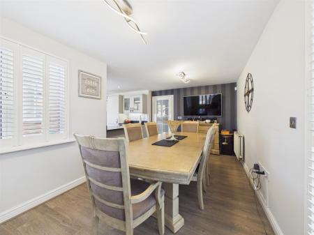 Open Plan L-Shaped Dining Kitchen