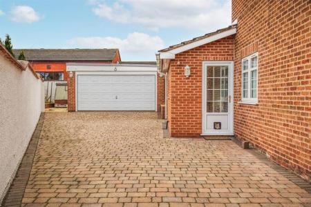 Garage & Workshop