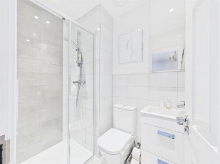 Superbly Fitted En-Suite Shower Room