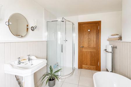 Beautifully Appointed Period Style Bathroom