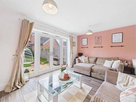 Spacious Lounge