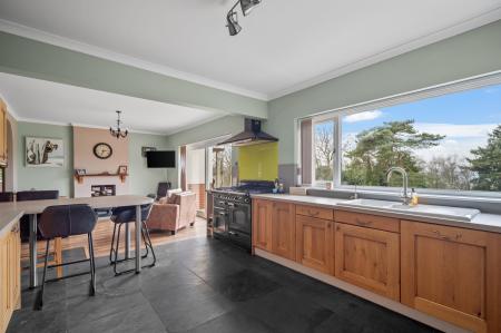 Kitchen/Breakfast