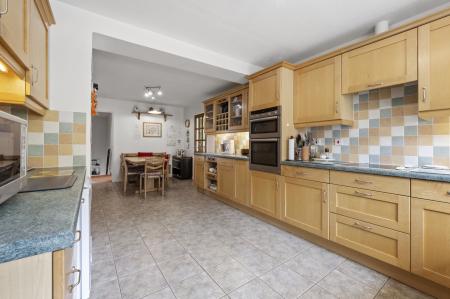 Kitchen/Breakfast Rm