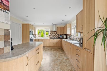Kitchen/Breakfast Rm